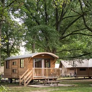 Camping Les Châteaux - Huttopia